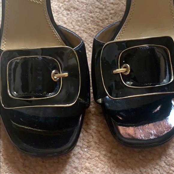Y2K TAHARI BLACK HEELS SANDALS SZ 7 M BACKLESS SLIP ONS 3” HEELS SOHO BUCKLE - Picture 6 of 10